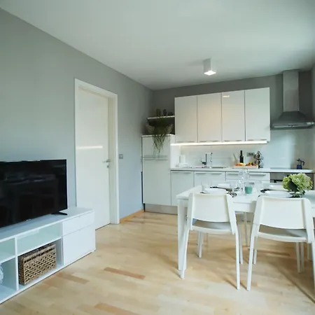 Elly Apartment Ankaran